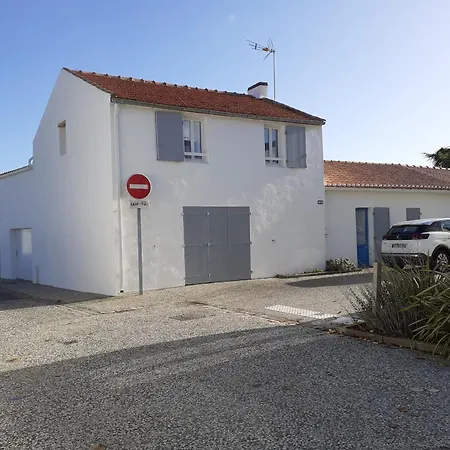 別荘 Maison Mitoyenne A Barbatre, Proche Plage, 4 Personnes, Wi-fi, Jardin Clos - Fr-1-823-92 バルバトル