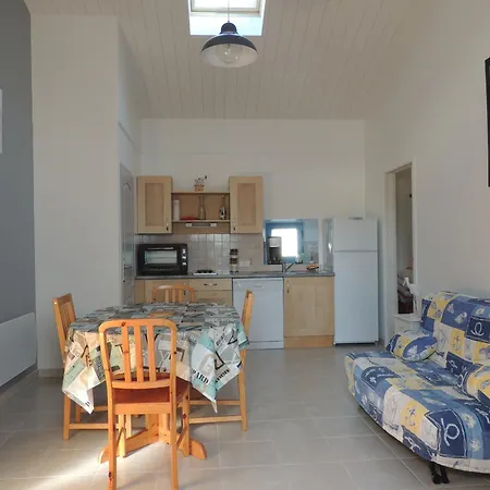 Maison Mitoyenne A Barbatre, Proche Plage, 4 Personnes, Wi-fi, Jardin Clos - Fr-1-823-92 別荘 *