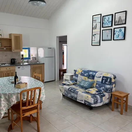 Maison Mitoyenne A Barbatre, Proche Plage, 4 Personnes, Wi-fi, Jardin Clos - Fr-1-823-92 Barbâtre