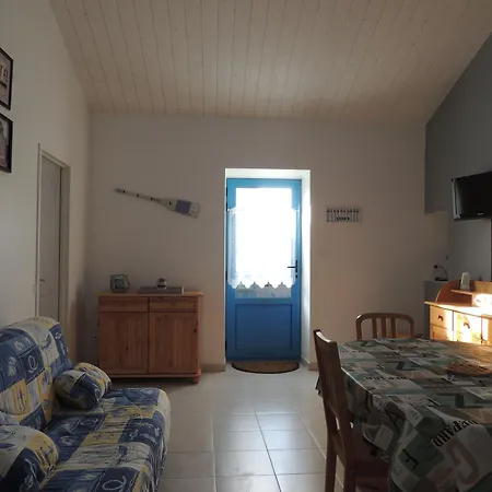 Maison Mitoyenne A Barbatre, Proche Plage, 4 Personnes, Wi-fi, Jardin Clos - Fr-1-823-92